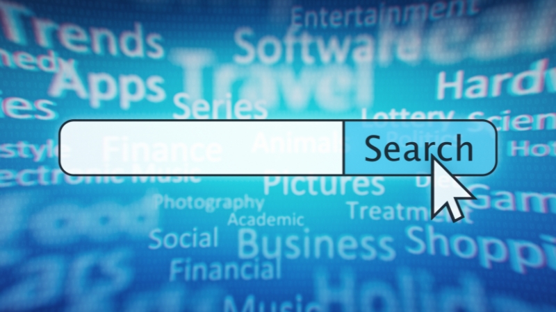 A search bar with keywords highlights the need to optimize voice search with conversational and question keywords